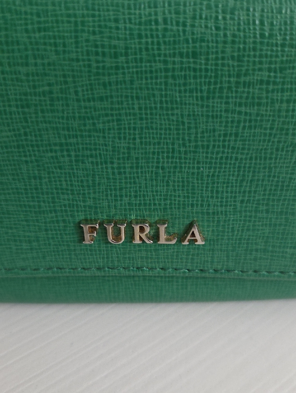 Furla Green Credit Card Leather Compact with Gold Logo - Picture 4 of 11
